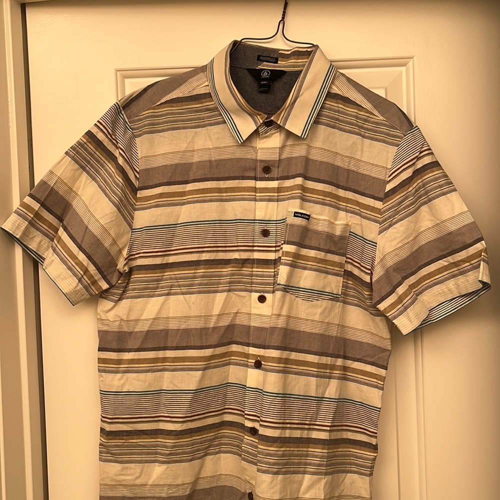 Vans button down t-shirt in great condition.